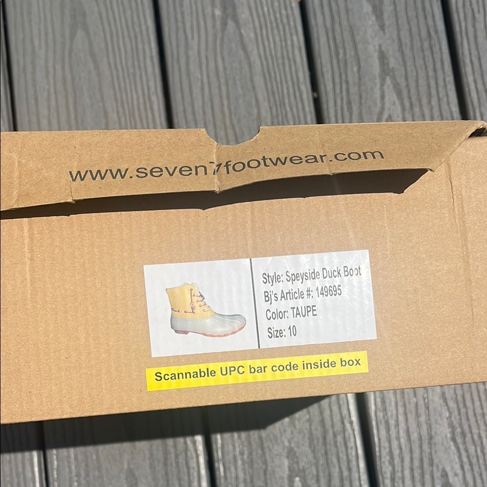 ❄️ Tan and Gray Lined Duck Boots - Picture 2 of 6